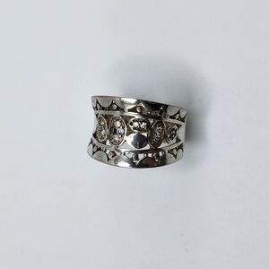 Sterling silver filigree Marcasites chips ring.